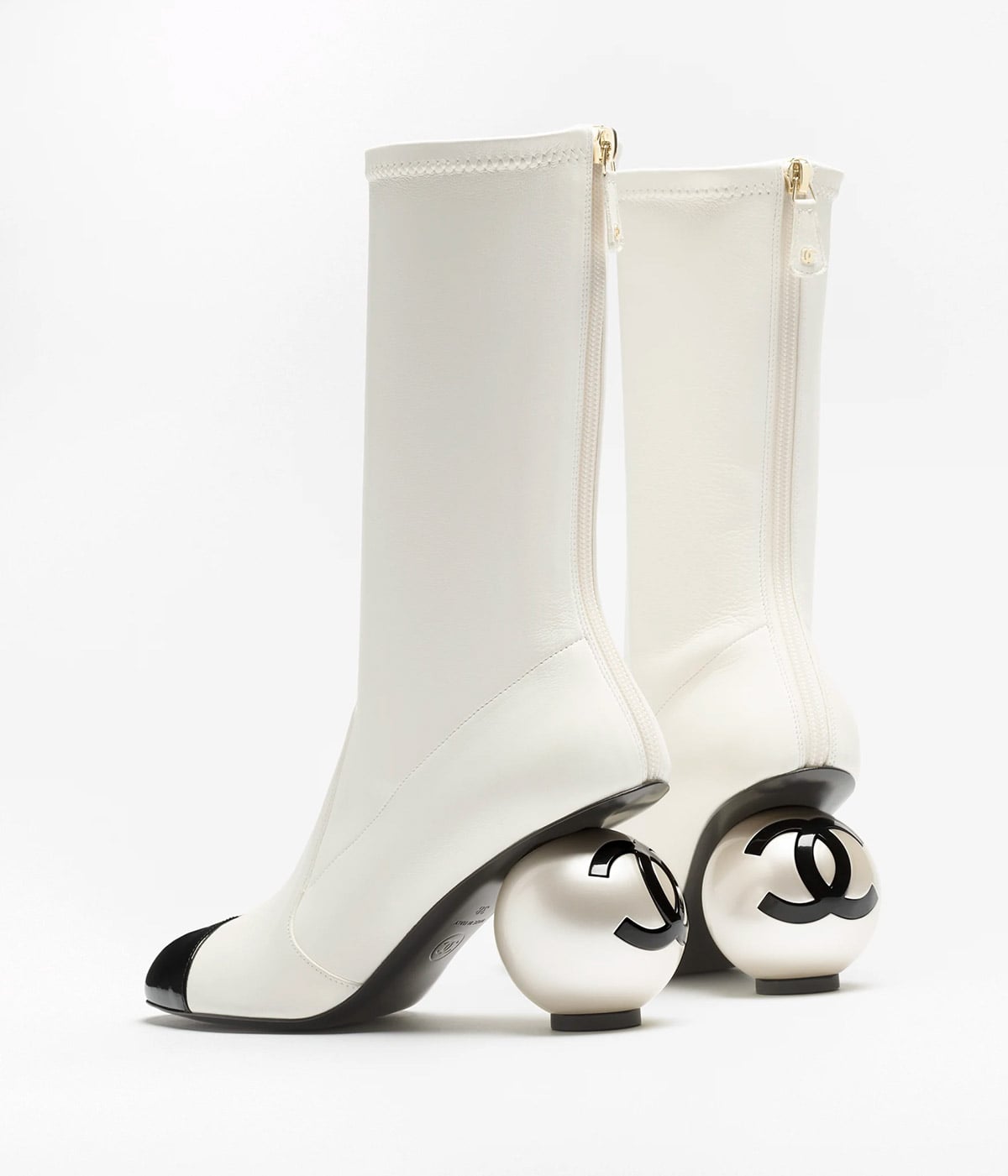 Chanel MID CALF Pearl BOOTS 3 min Da li su ove Chanel biserne čizme najlepše koje smo videli?
