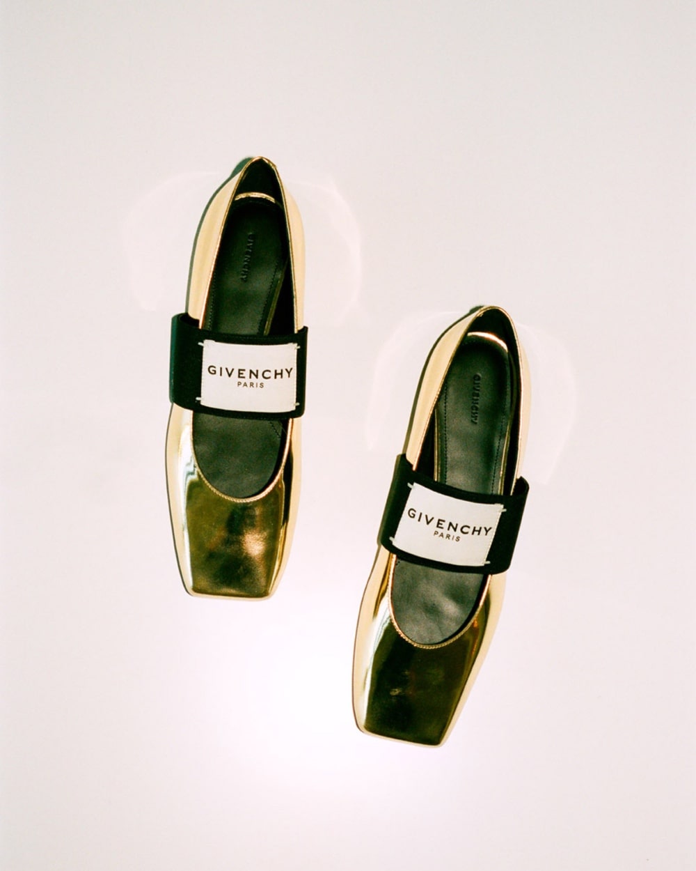 Givenchy ima novi model baletanki u koje smo se bukvalno zaljubili GIVENCHY FW25 BALLERINA Photographer SAM HELLMANN 4x5 39 2 min Givenchy ima novi model baletanki u koje smo se bukvalno zaljubili