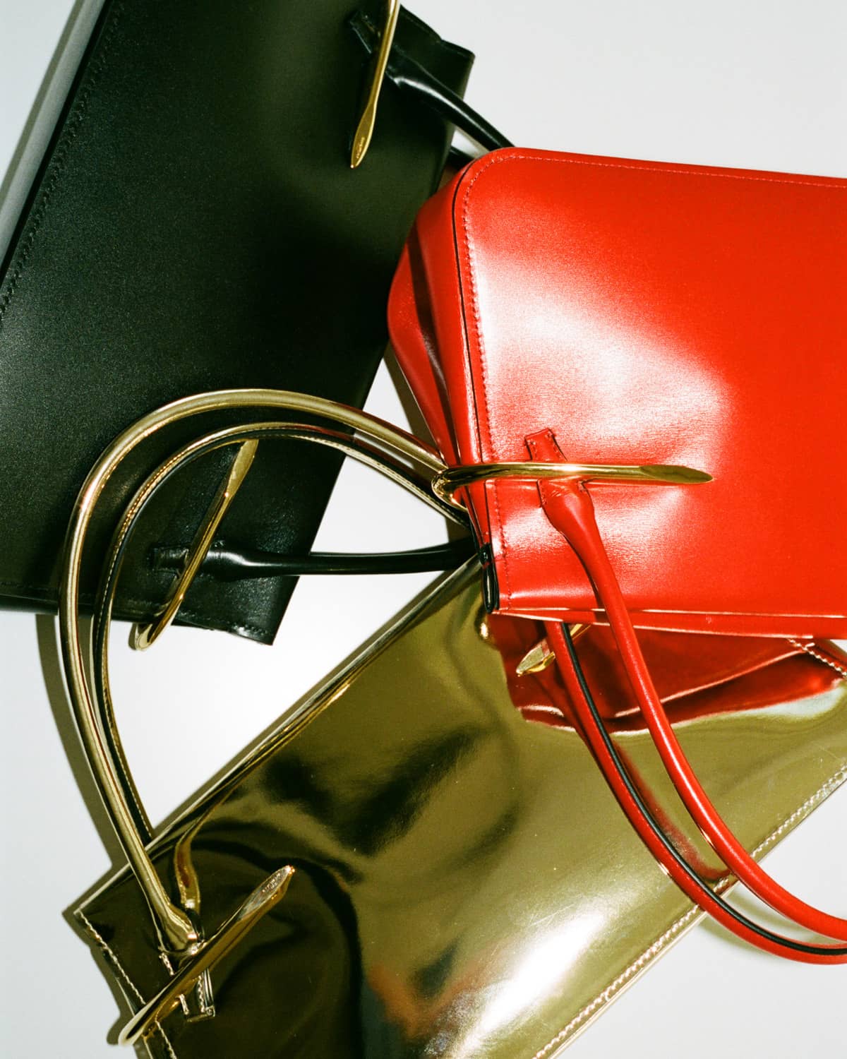 GIVENCHY FW25 SHOW ACCESS SAM HELLMANN 4x5 05 min Nova Givenchy torba je odgovor na sve modne dileme