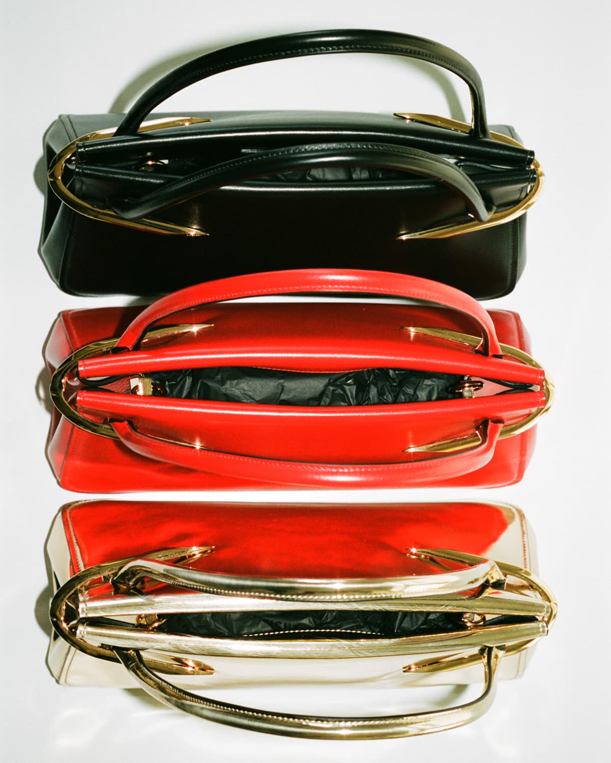 GIVENCHY FW25 SHOW ACCESS SAM HELLMANN 4x5 11 min Nova Givenchy torba je odgovor na sve modne dileme