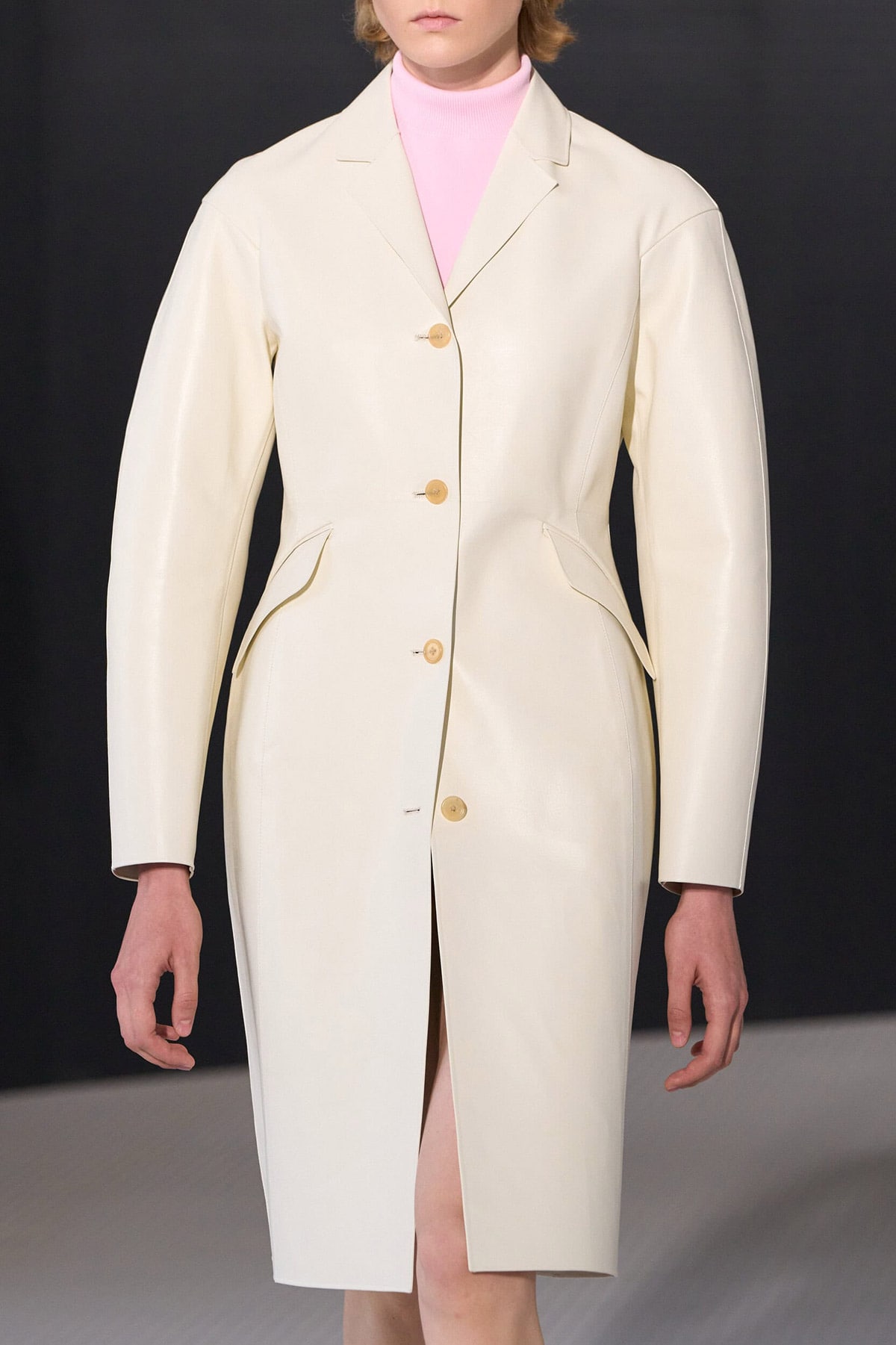 Jil Sander Spring 2026 4 min Simone Bellotti resetuje Jil Sander, ali sa dozom optimizma