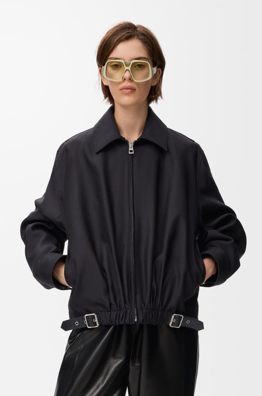 Loewe Belted Jacket 3 min U fokusu: Loewe Belted Jacket kao manifest fluidnog luksuza
