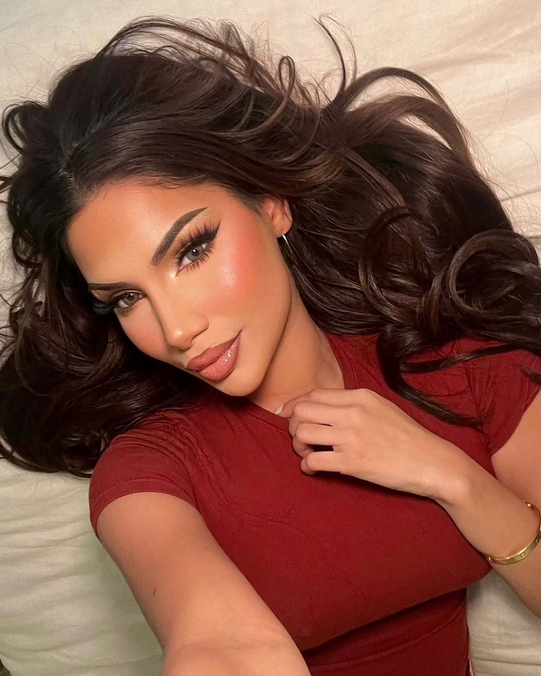 SnapInsta.to 472724438 18486530203003597 8764911524677800082 n Najveći makeup trendovi za jesen 2025: Cloud Blush i Anti Instagram obrve