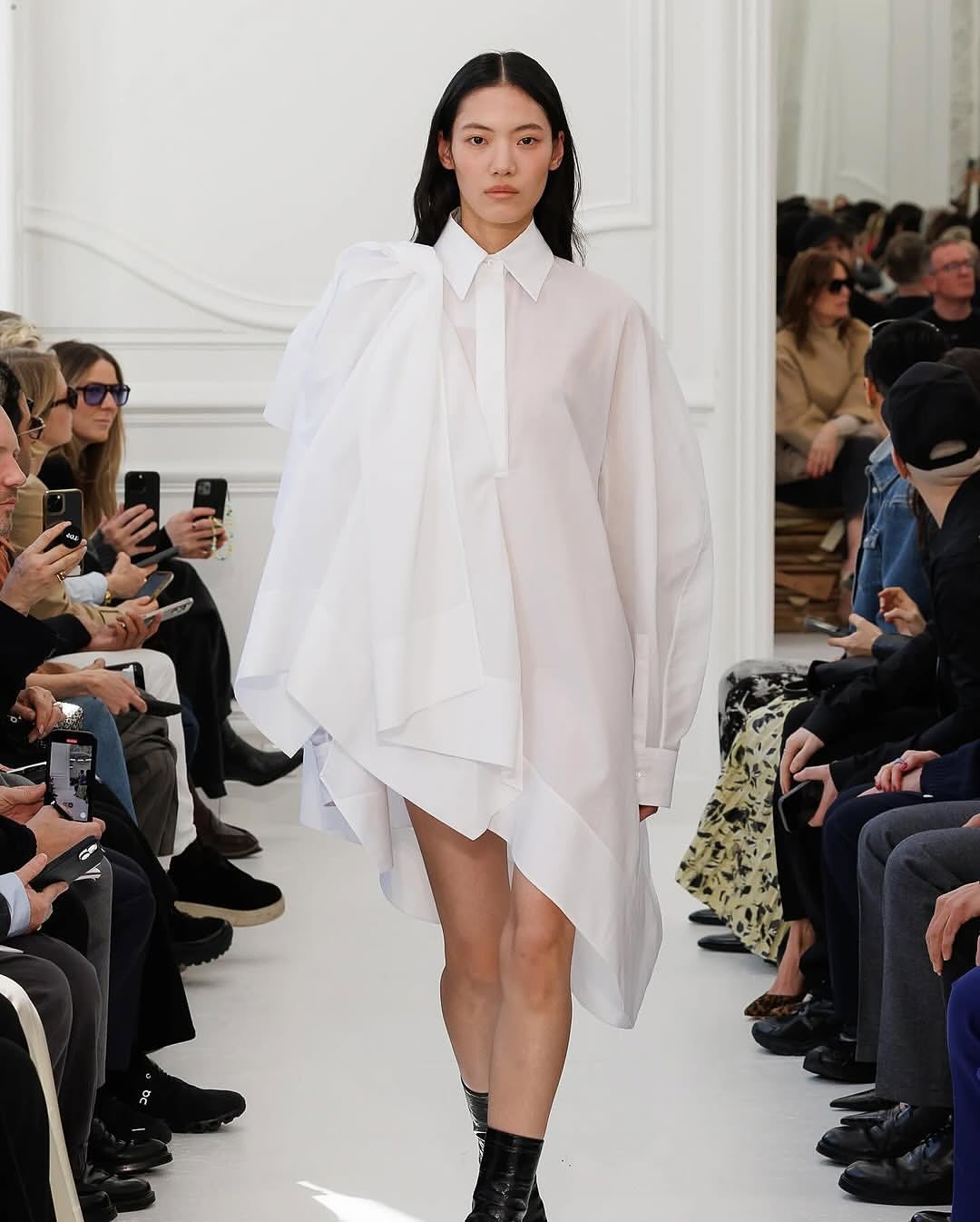 SnapInsta.to 482798727 18025052429648969 7648360862942493279 n Kancelarijski stil kao manifest: 5 ključnih trendova za JZ25