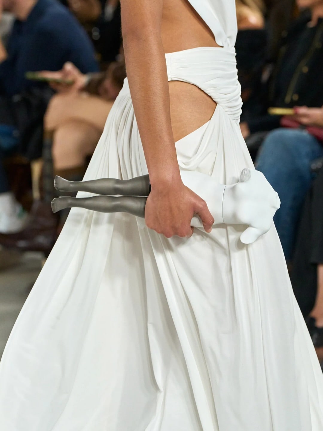 SnapInsta.to 554327105 18025766411724365 3111969135129488012 n min Da li biste nosili nove Moschino torbe?