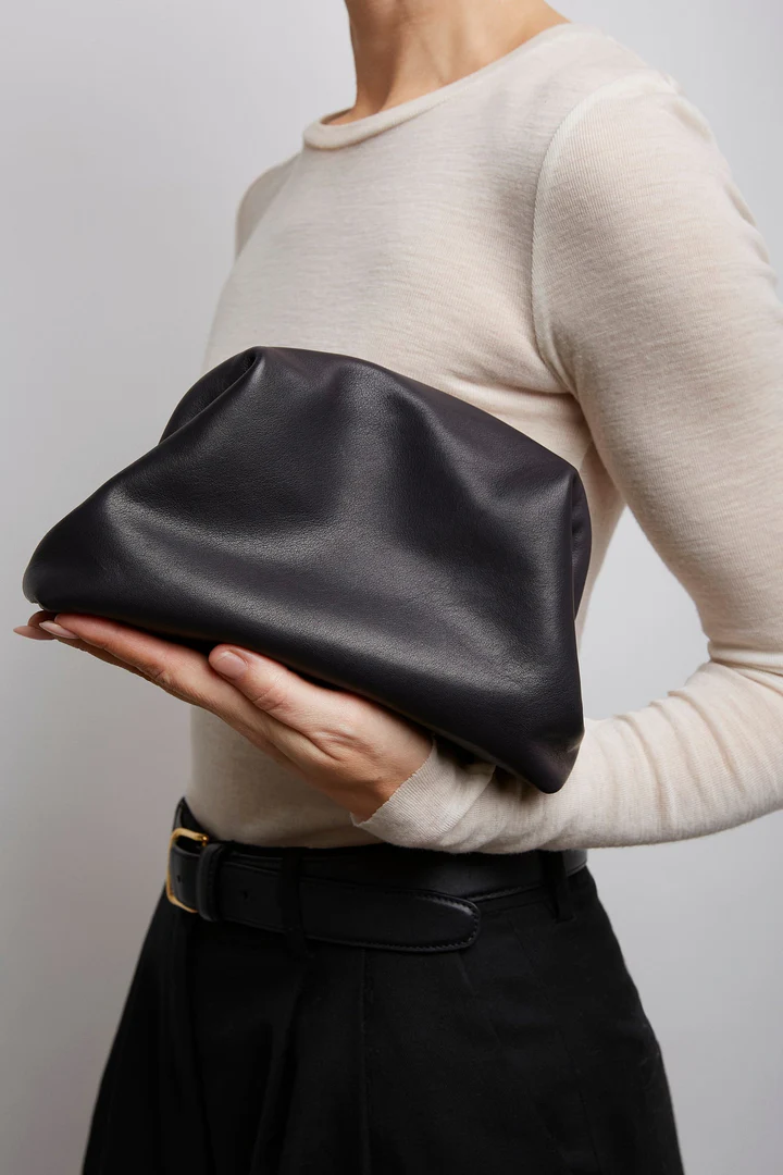 Najpoželjniji luksuzni komadi ove godine su dokaz da smo prešli sa monograma na minimalizam Najpoželjniji luksuzni komadi ove godine su dokaz da smo prešli sa monograma na minimalizam