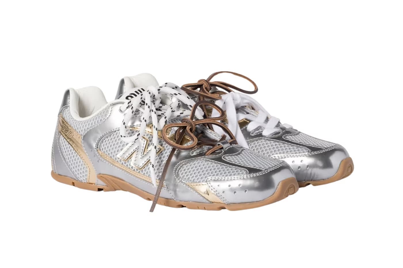 https hypebeast.com image 2025 09 11 miu miu new balance 530sl suede mesh sneakers silver platinum black anthracite gray periwinkle blue release info 002.jpg min Tech glamur je u trendu, zahvaljujući novim Miu Miu x New Balance 530SL patikama