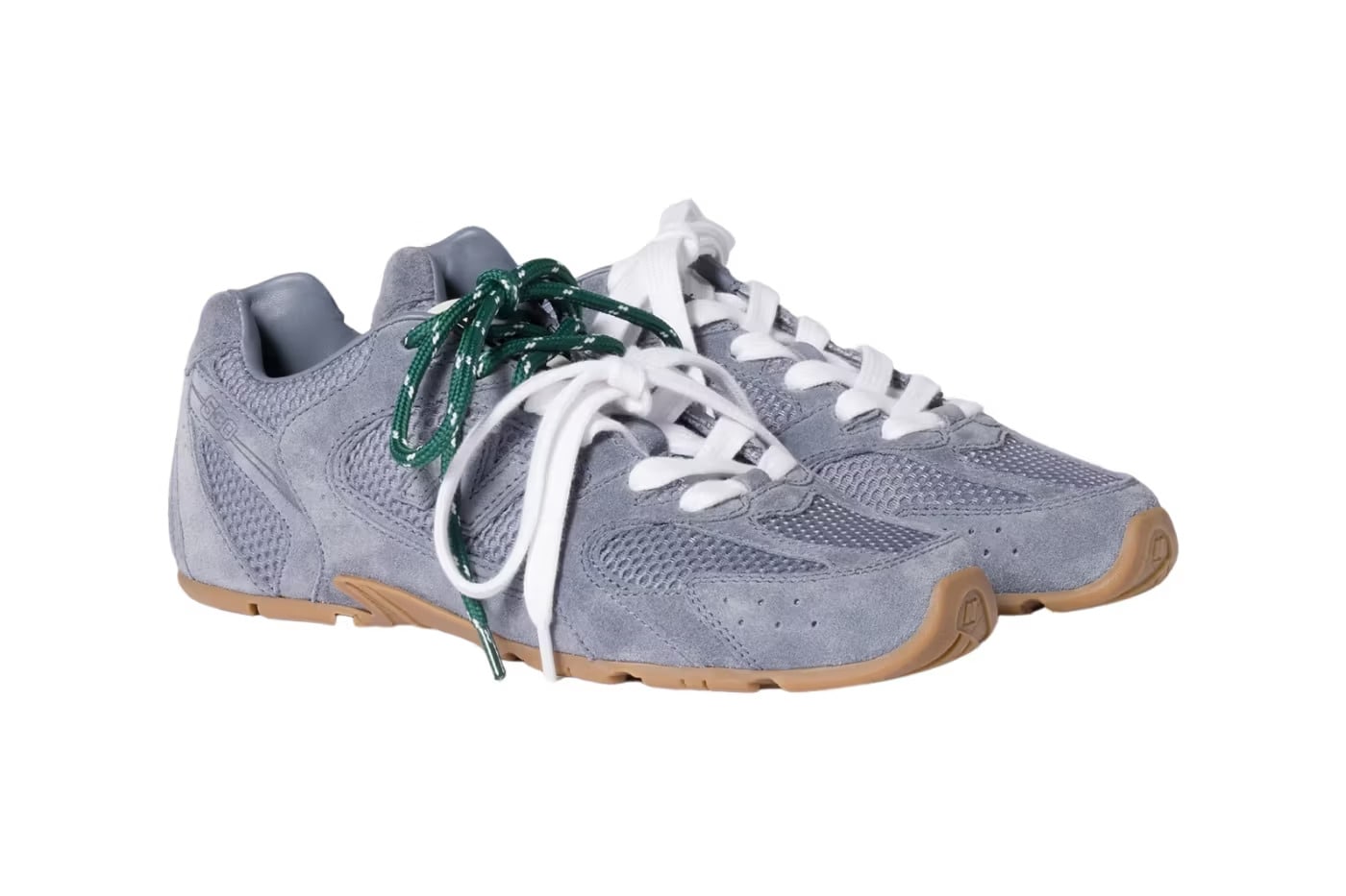 https hypebeast.com image 2025 09 11 miu miu new balance 530sl suede mesh sneakers silver platinum black anthracite gray periwinkle blue release info 010.jpg min Tech glamur je u trendu, zahvaljujući novim Miu Miu x New Balance 530SL patikama