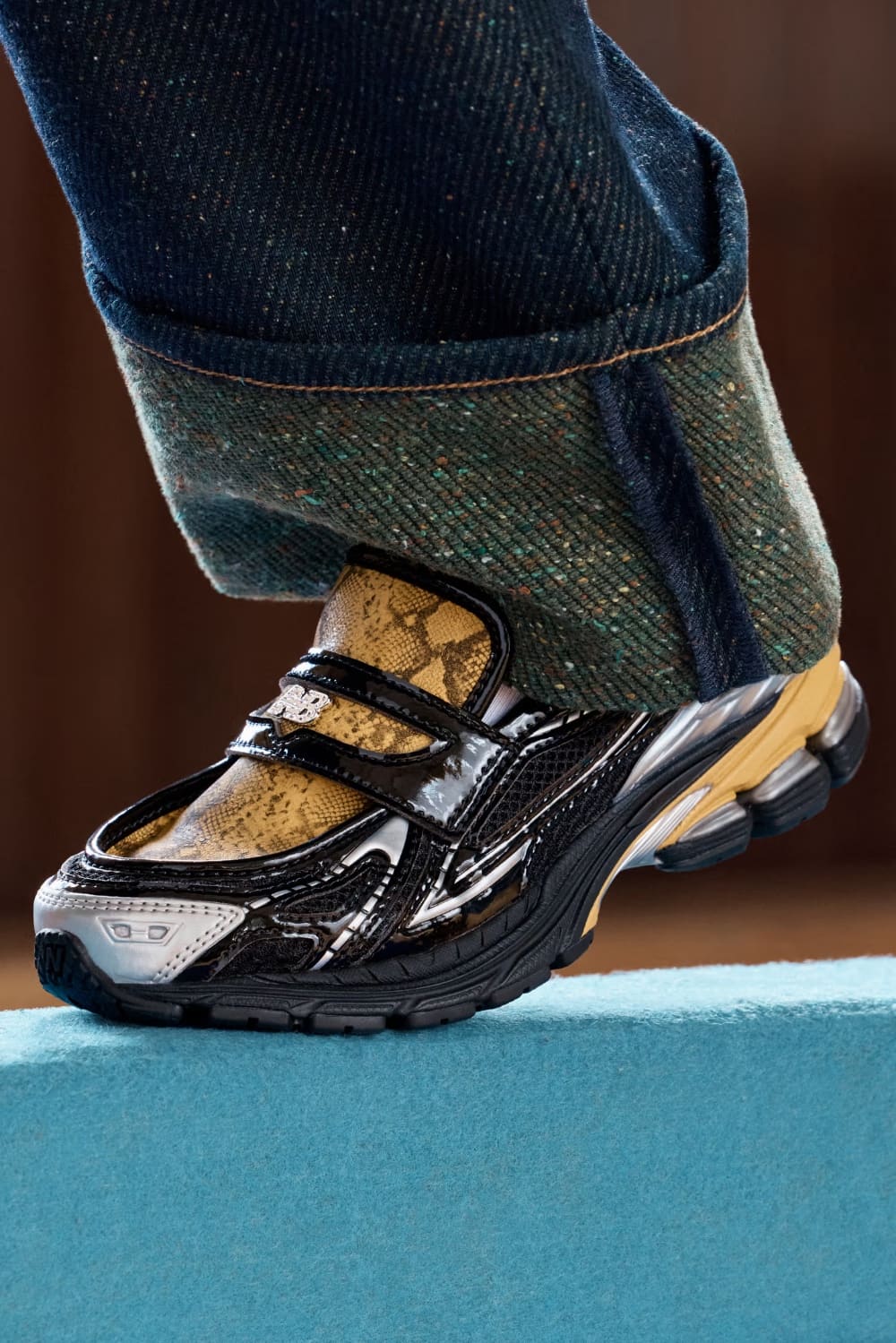 https hypebeast.com wp content blogs.dir 6 files 2025 09 24 1906L GanniXNewBalance S01 164 v2 4x5 scaled e1758712296958 min Snoafer sezona je počela: GANNI x New Balance 1906L je sve što želimo da nosimo