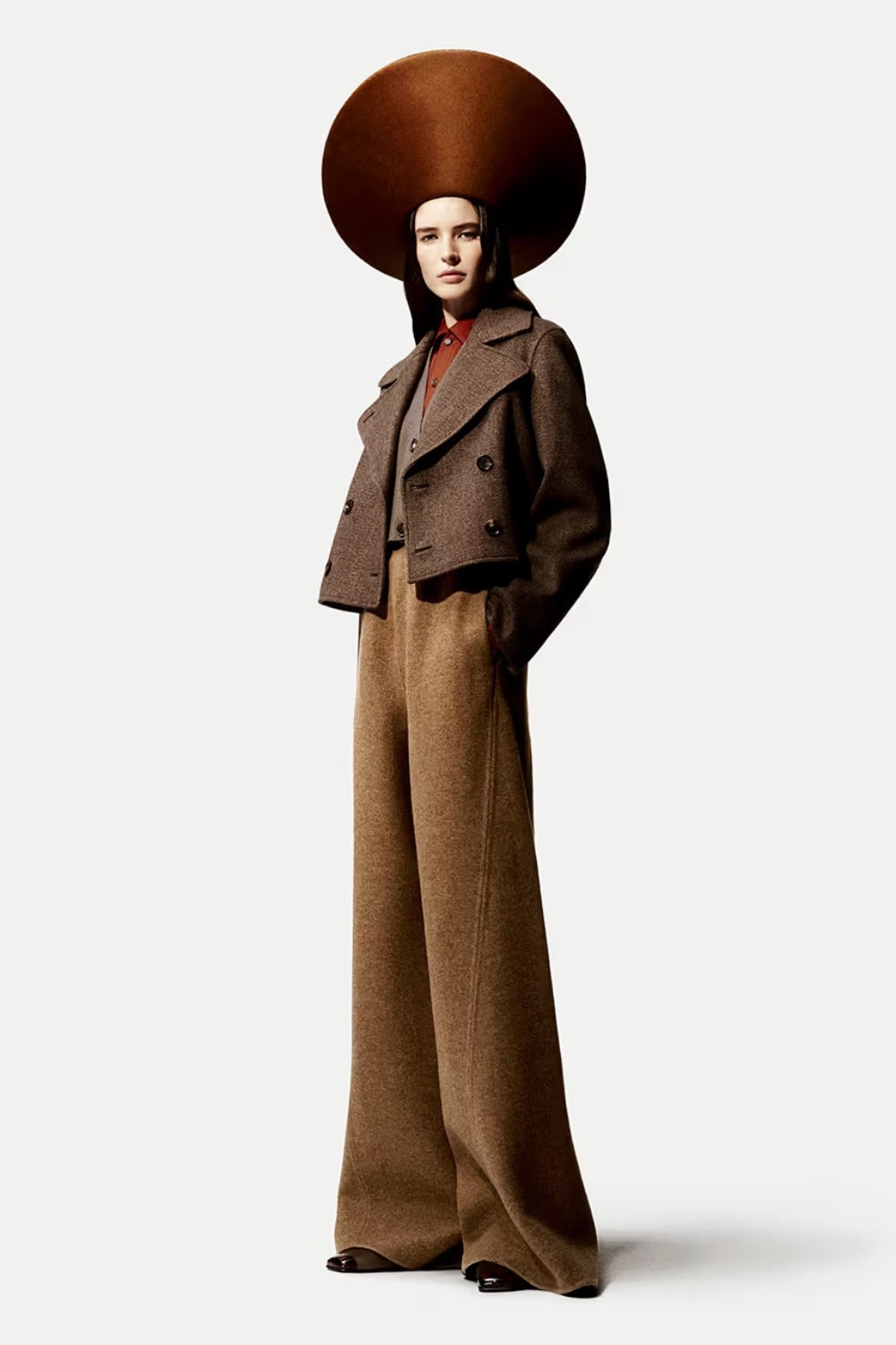 Loro Piana SS26 je kolekcija sa puno boja koju nismo očekivali i dopada nam se https hypebeast.com wp content blogs.dir 6 files 2025 09 24 loro piana spring summer 2026 lookbook release info 14 min Loro Piana SS26 je kolekcija sa puno boja koju nismo očekivali i dopada nam se