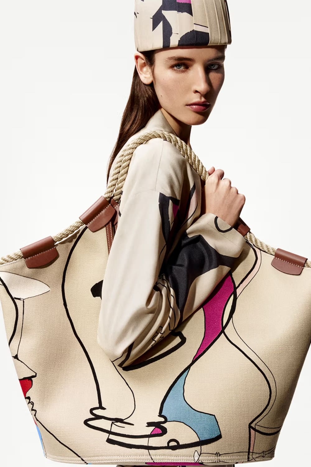 https hypebeast.com wp content blogs.dir 6 files 2025 09 24 loro piana spring summer 2026 lookbook release info 67 min Loro Piana SS26 je kolekcija sa puno boja koju nismo očekivali   i dopada nam se