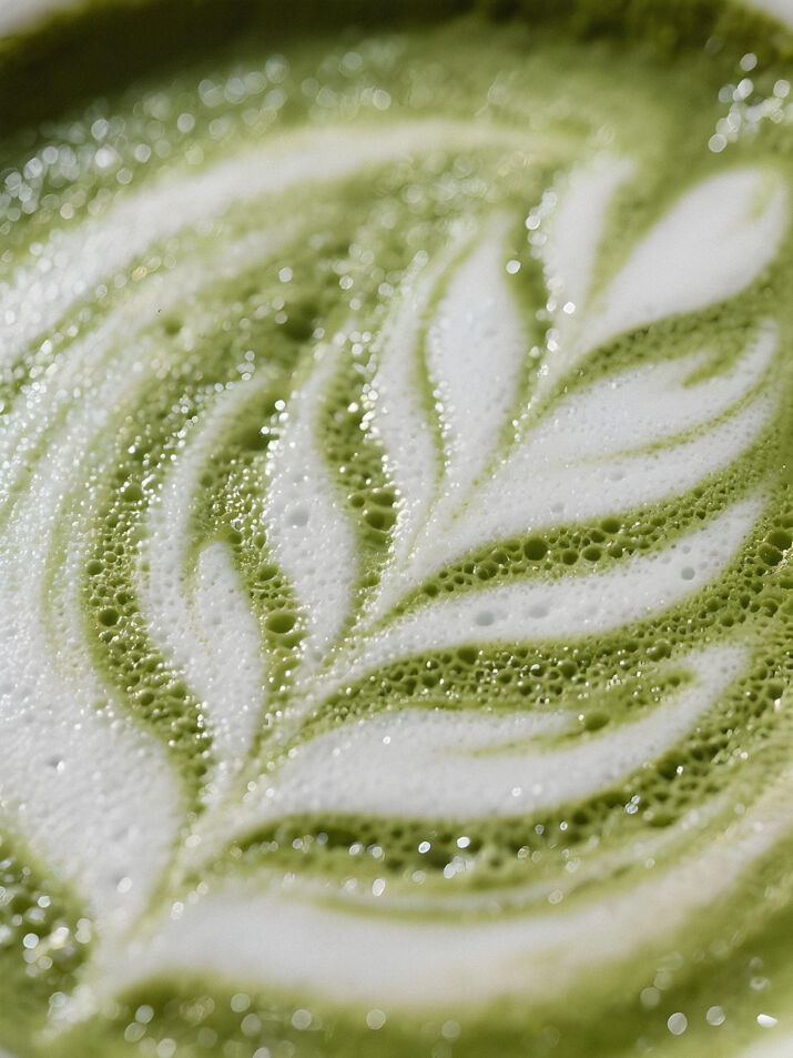 matcha latte art close up optimized 200 Ako birate neki gurmanski miris, neka to budu matcha parfemi