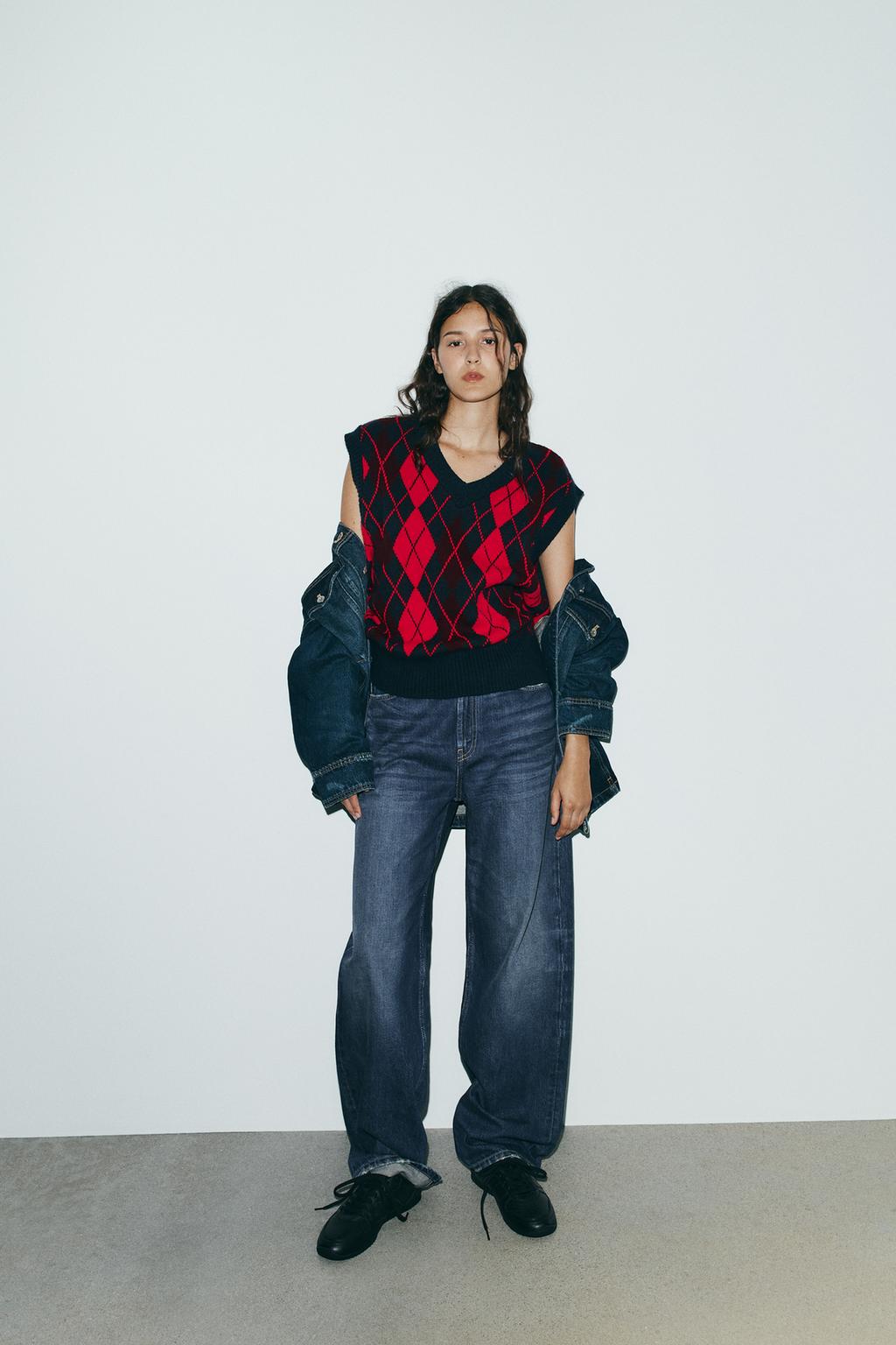 01822104076 p Romb dezen doživljava preporod u 2025, a evo kako da ga nosite