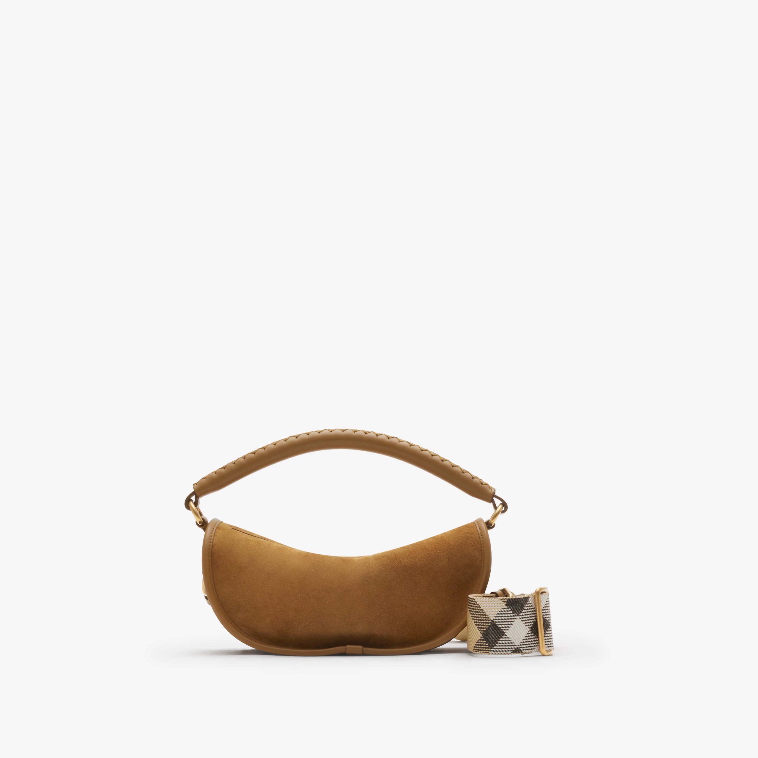 C0548CF0 444F 4A64 8D0A C67977E5985E min scaled Od arhive do TikToka: Dizajnerske torbe koje su zavladale 2025.