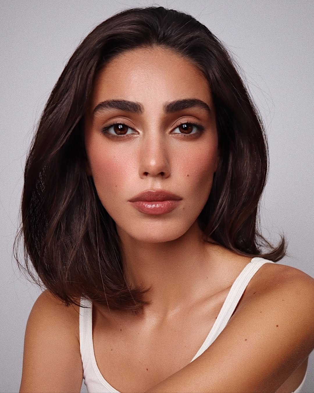 SnapInsta.to 536258808 18517075288047783 5925996367402056480 n 1 Braon maskara je ključni korak ovih jesenjih makeup lookova   pogledajte kako da ih rekreirate