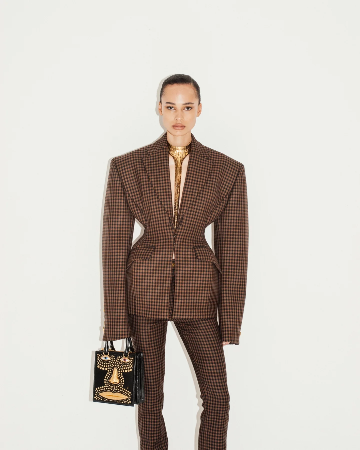  Schiaparelli jesen/zima 2025: Krojenje kao skulptura i novi izraz ženstvenosti