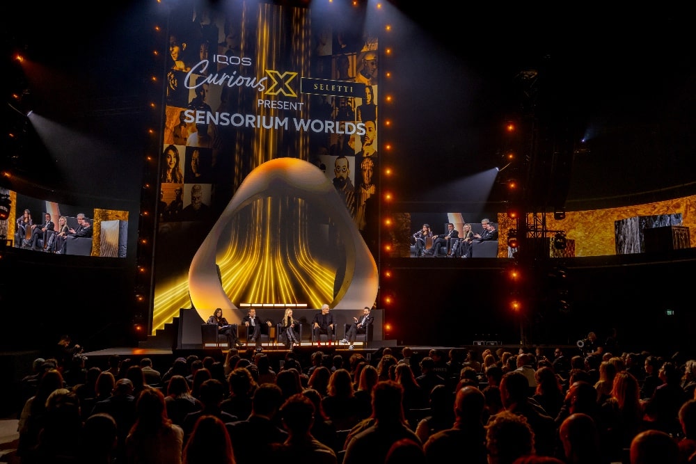iqos x seletti kolaboracija govornici min  IQOS x SELETTI: Vodimo vas na Sensorium Worlds, kada je Milano postao epicentar kreativne revolucije