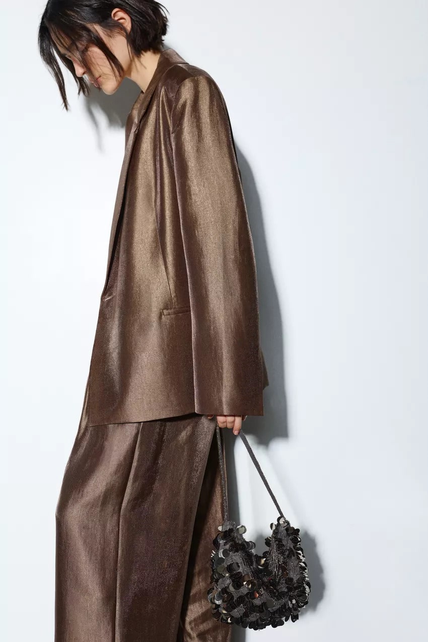 14231640248 A7M min Šljokice, printovi i boje: Vodič za izbor savršene party torbice