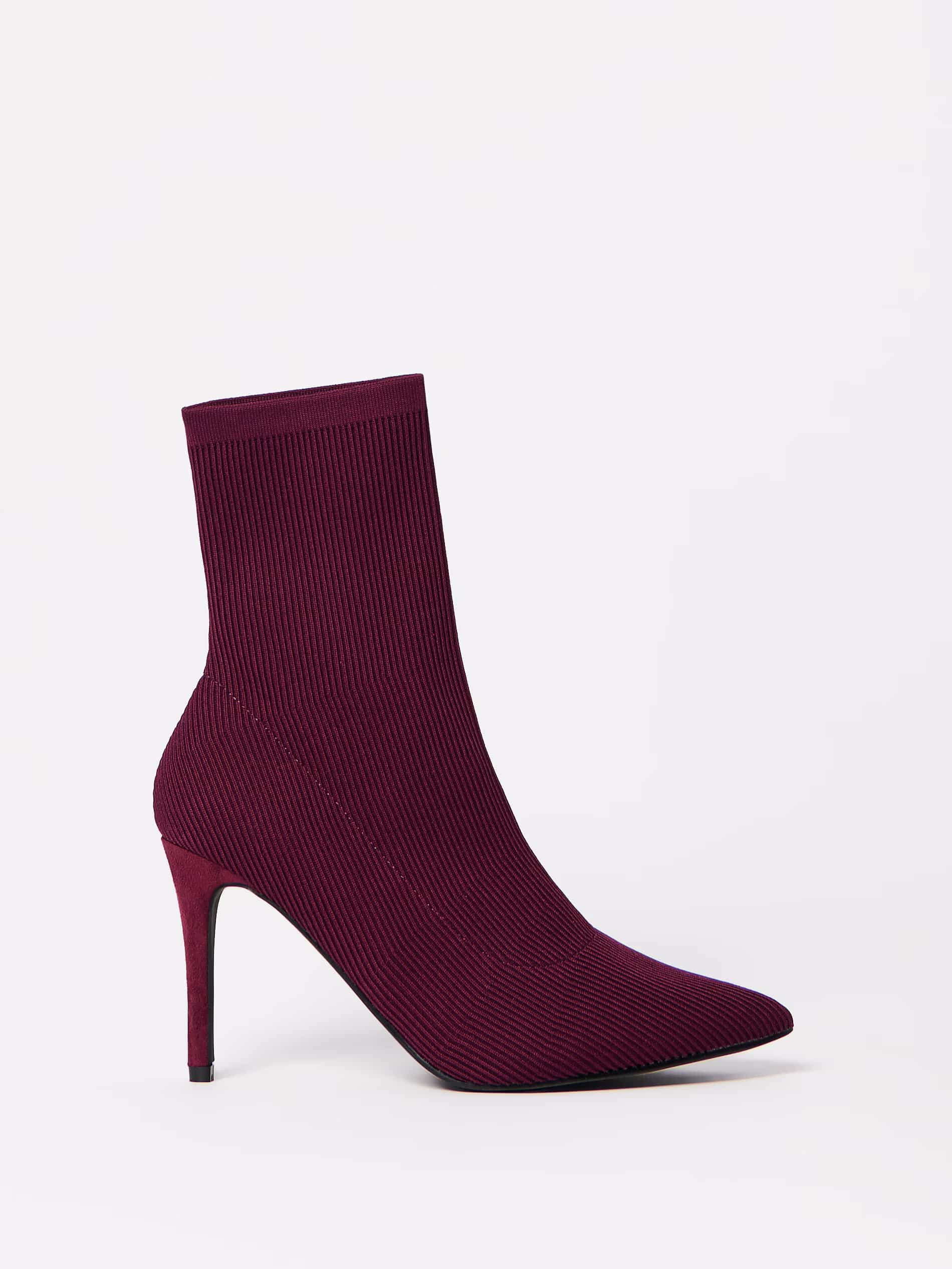 160HH 83X 051 1 1089393 4 min Bordo čizme su najelegantniji trend jeseni, a evo gde da ih kupite i kako da ih nosite