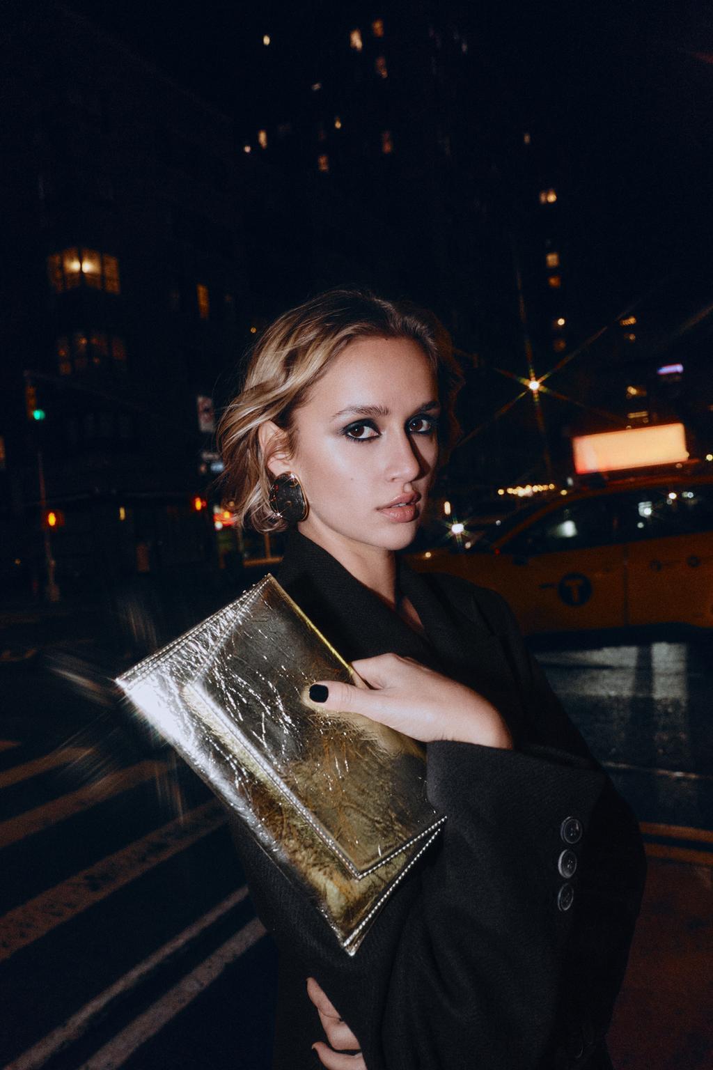 16717610253 p Šljokice, printovi i boje: Vodič za izbor savršene party torbice