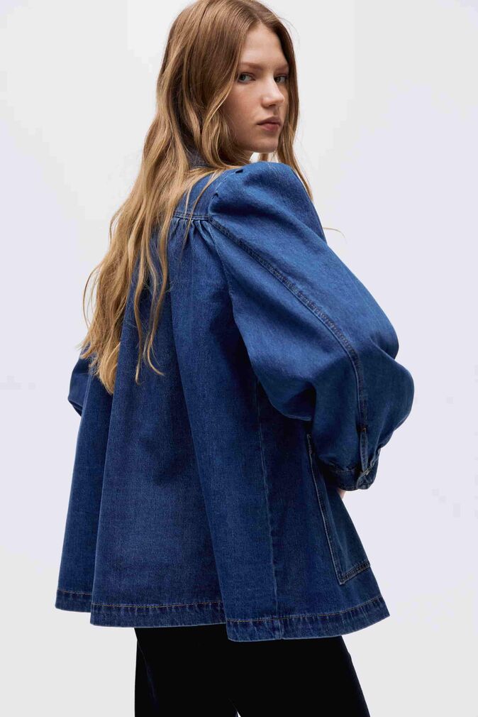 Popularne jesenje jakne iz domaće ponude: Vodič za sezonu 37be969a08776850477fc1f3b741e2c4e1484bab min min optimized Popularne jesenje jakne iz domaće ponude: Vodič za sezonu