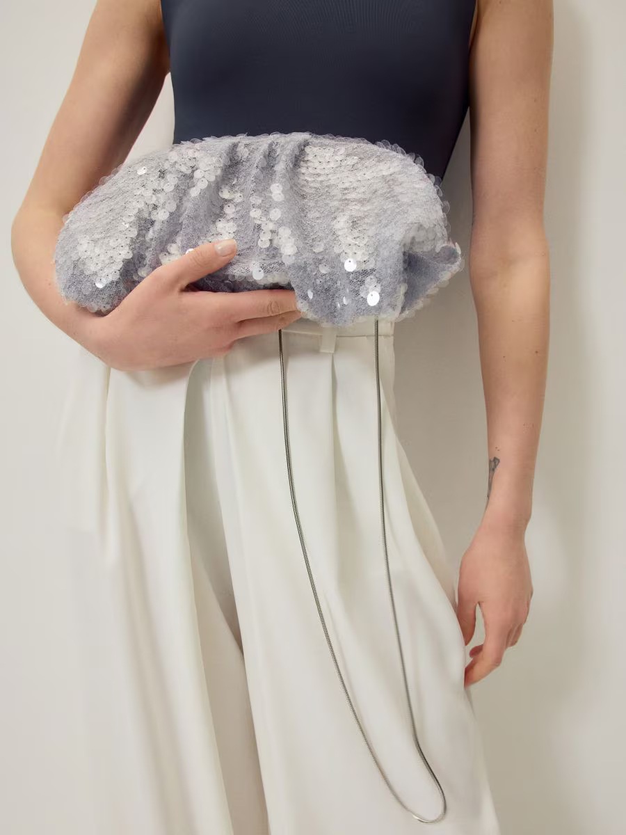 4571Y SLV 001 1 814039 7 Šljokice, printovi i boje: Vodič za izbor savršene party torbice