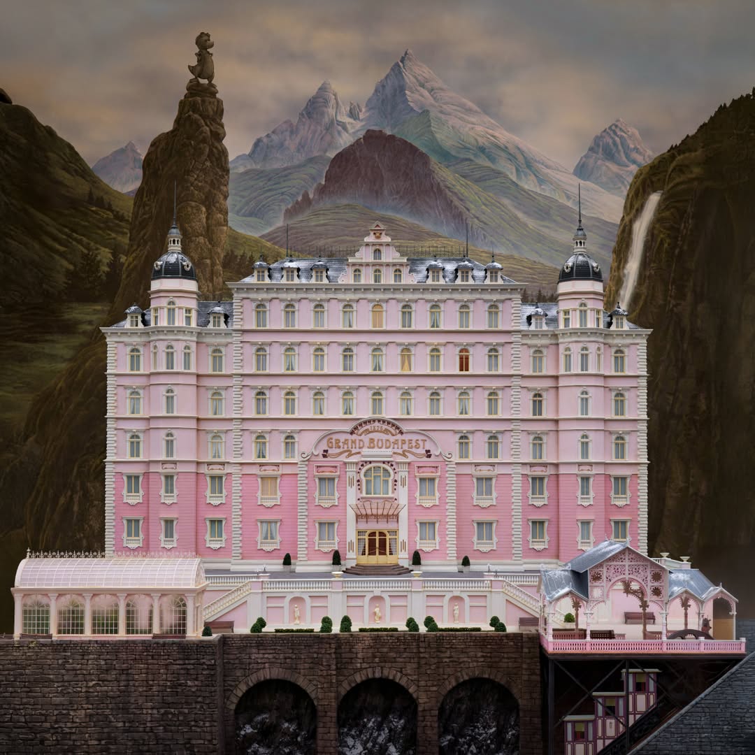 SnapInsta.to 492399026 1110280344462189 7009701016891541017 n Wes Andersonova zemlja čuda stiže u London 