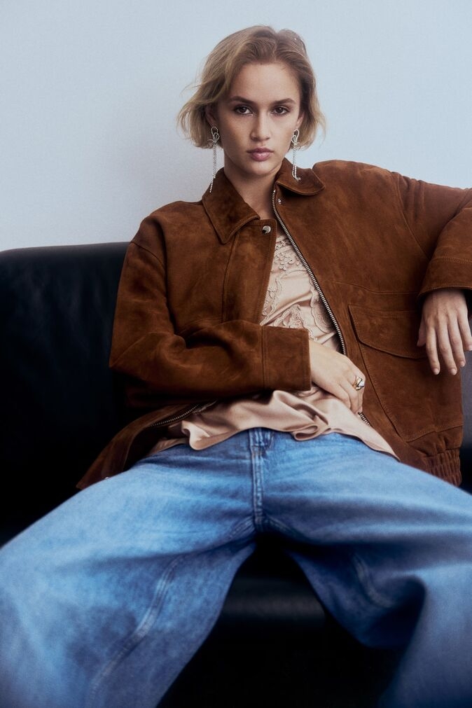 de4ff50f0c06b903256bebe0edacc33e31f961da optimized 200 Jakne i mantili od prevrnute kože 2025: Modeli kojima nećete odoleti