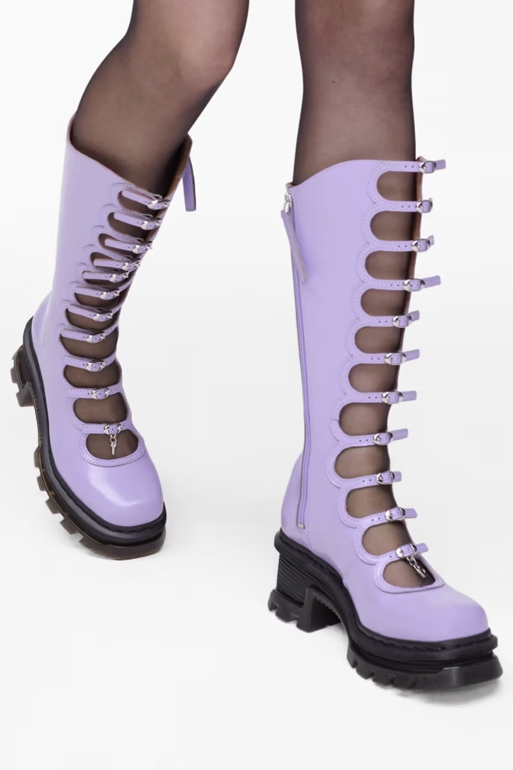 Marc Jacobs i Dr. Martens vraćaju kultnu Kiki Boot iz 2016 evo svih detalja dr martens marc jacobs kiki boot 4 min Marc Jacobs i Dr. Martens vraćaju kultnu Kiki Boot iz 2016 evo svih detalja