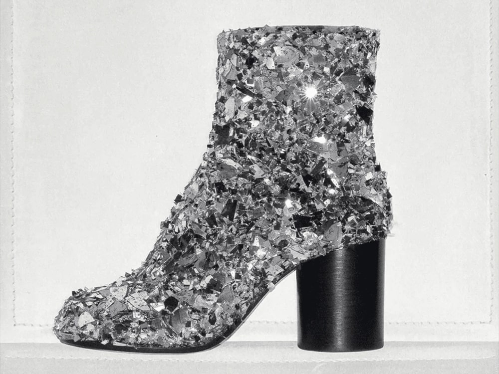 maison margiela tabi izrada 1 min Glenn Martens upravo je napravio Tabi cipele koje će završiti u muzeju