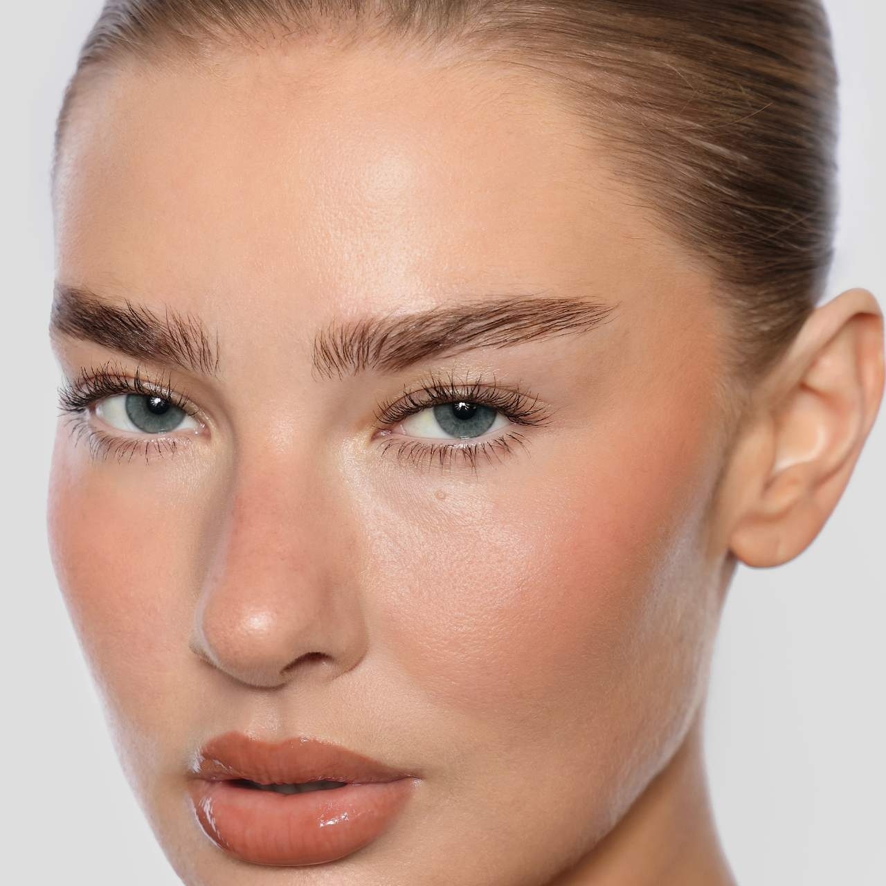 s2617819 av 4 zoom Siva maskara je novi TikTok beauty favorit i suptilna zamena za crnu