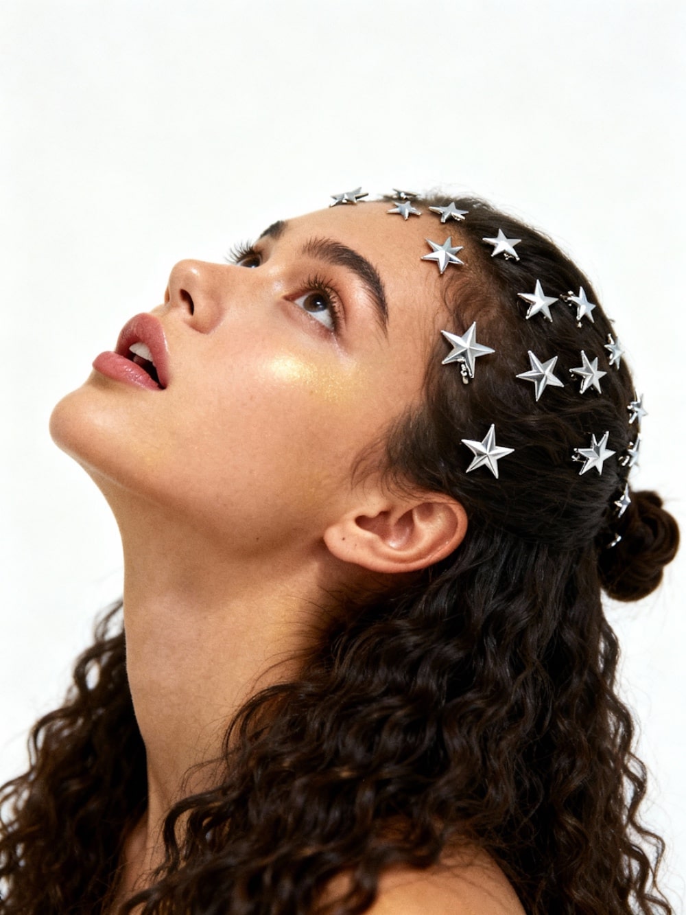 Zaboravite fen i presu: Ovo je 5 načina da uvijete kosu bez toplote i oštećenja stilizovanje kose bez toplote 3 min Zaboravite fen i presu: Ovo je 5 načina da uvijete kosu bez toplote i oštećenja