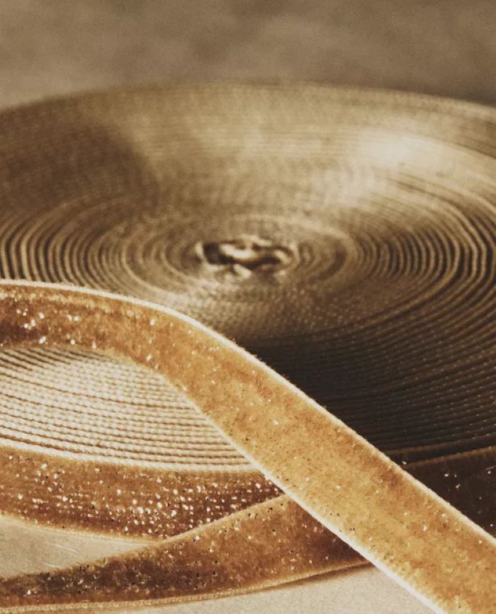 zara sjajna plisana traka min Zara Home novogodišnja dekoracija: Najlepši ukrasi za dom i poklone