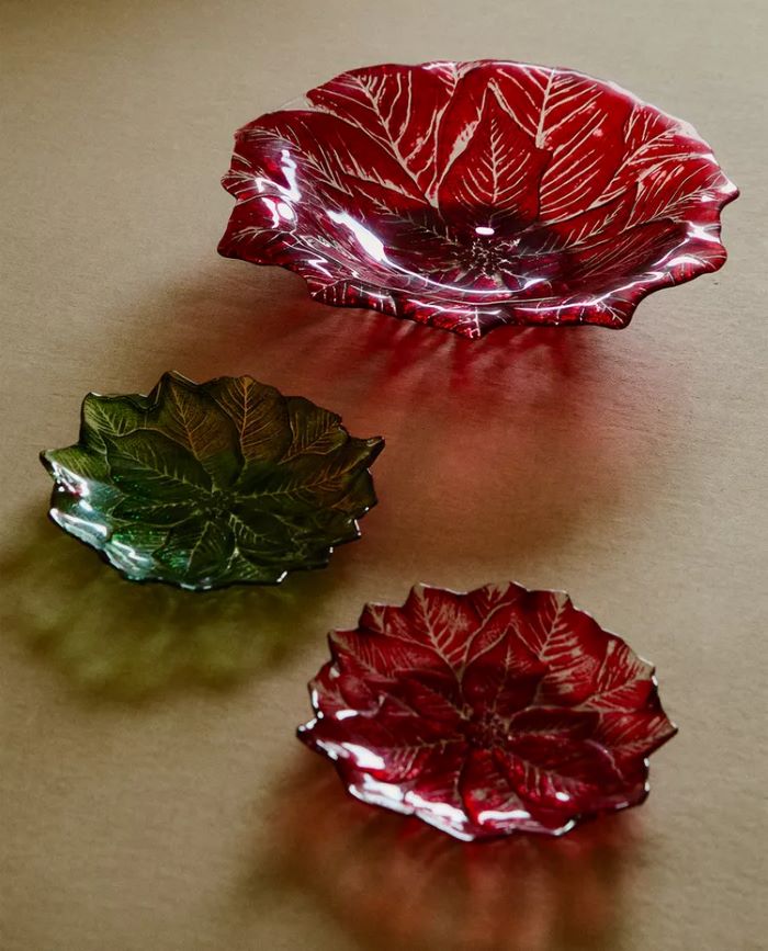 zara stakleni tanjiri u obliku cvetova min Zara Home novogodišnja dekoracija: Najlepši ukrasi za dom i poklone