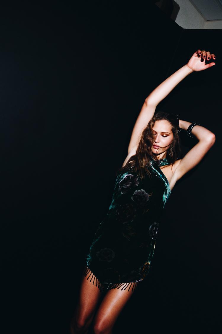 05063884529 a2 Party mode on: Ovo su najlepše novogodišnje haljine za 2025.