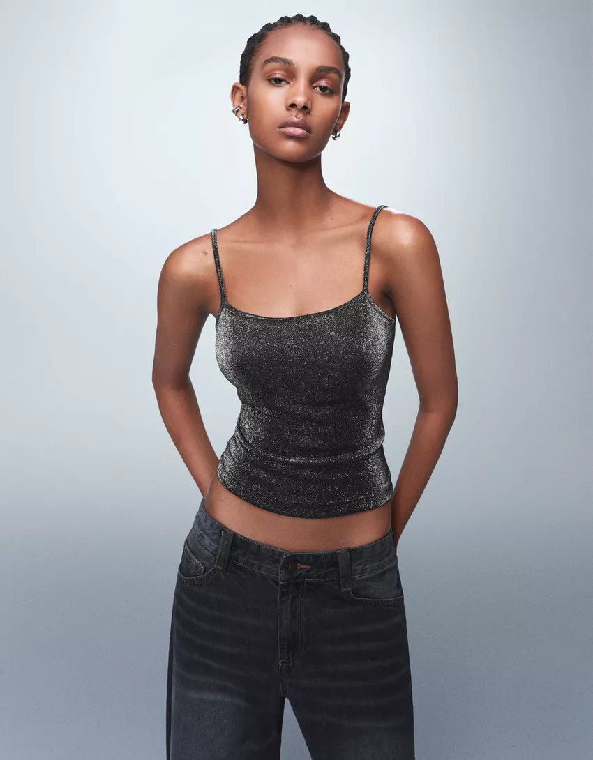  Šta nosimo na praznične žurke? Ovi elegantni topovi su rešenje