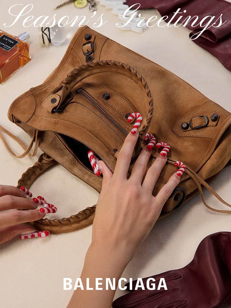 SnapInsta.to 587783518 18535152349027036 7321555251933036798 n min Zvezda nove Balenciaga kampanje je (verovali ili ne) praznični nail art