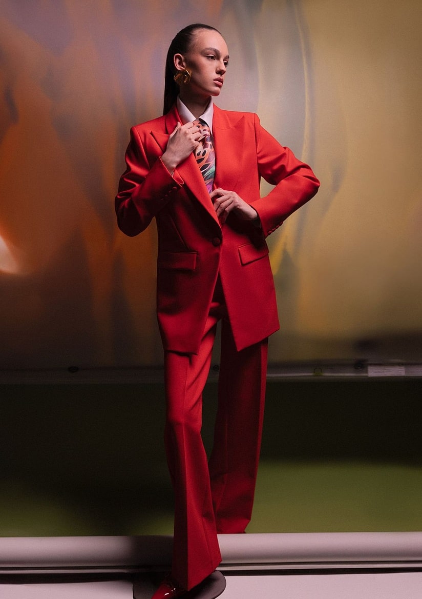 Crveni modni komadi koji su vam potrebni u garderoberu ove zime csm 33610103 o31 b9a8d5134f min Crveni modni komadi koji su vam potrebni u garderoberu ove zime