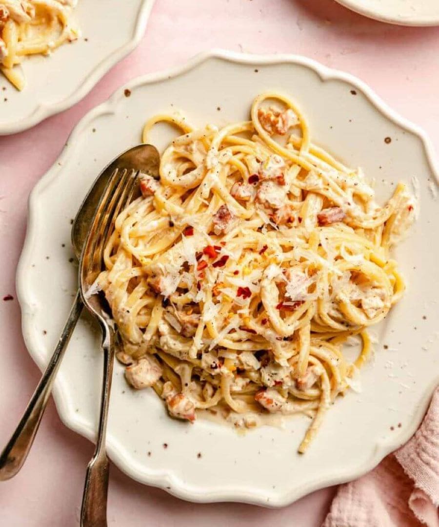 Šta spremiti za Novu godinu? Brzi i efektni praznični recepti jelo 1 lingvini min Šta spremiti za Novu godinu? Brzi i efektni praznični recepti