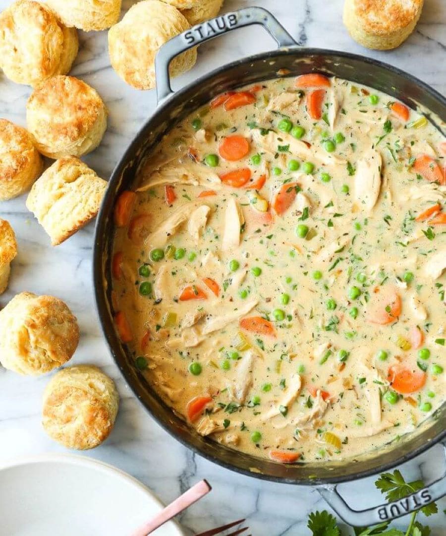 Šta spremiti za Novu godinu? Brzi i efektni praznični recepti jelo 7 pita od biskvita min Šta spremiti za Novu godinu? Brzi i efektni praznični recepti