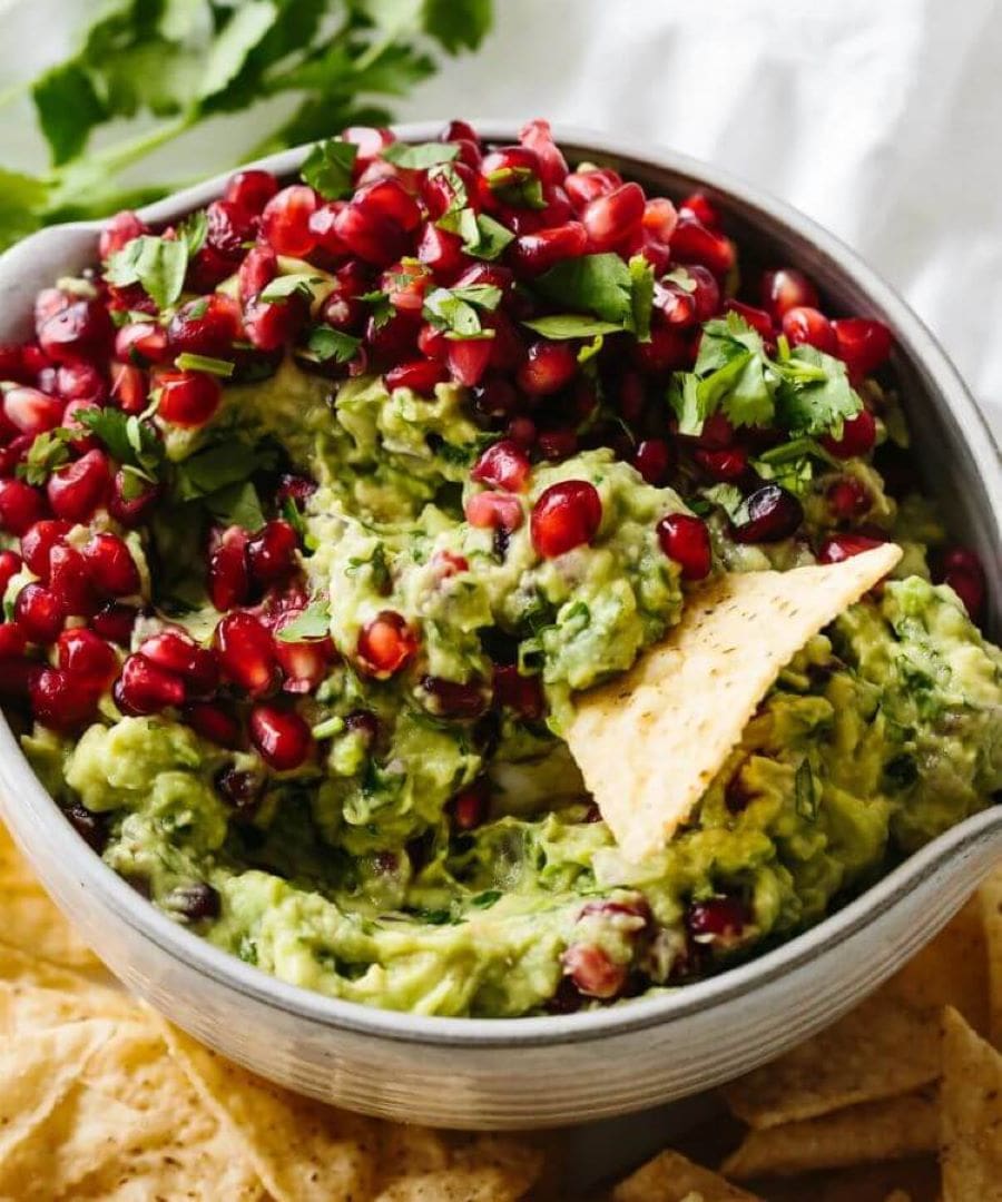 Šta spremiti za Novu godinu? Brzi i efektni praznični recepti jelo 8 guacamole min Šta spremiti za Novu godinu? Brzi i efektni praznični recepti