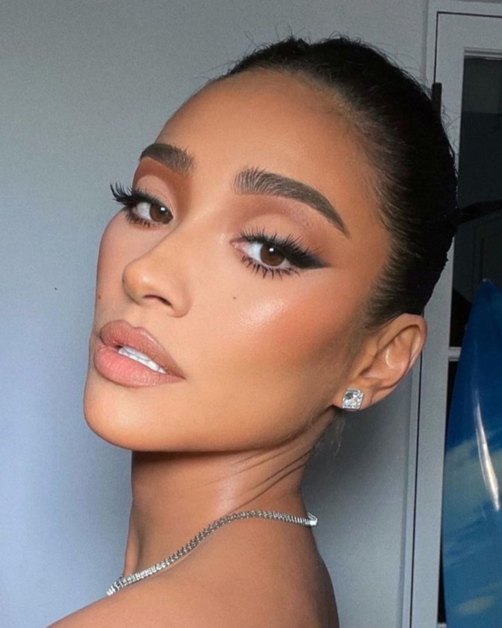 TikTok makeup trend „Male Gaze“ vs. „Female Gaze“ nas navodi da se zapitamo za koga se sređujemo male vs female gaze tiktok trend 3 min TikTok makeup trend „Male Gaze“ vs. „Female Gaze“ nas navodi da se zapitamo za koga se sređujemo