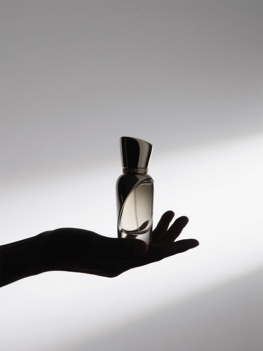 pravilno nanosenje parfema vodic 2 min Vodič za pravilno nanošenje parfema: Saveti za postojan miris i mirisni bonton