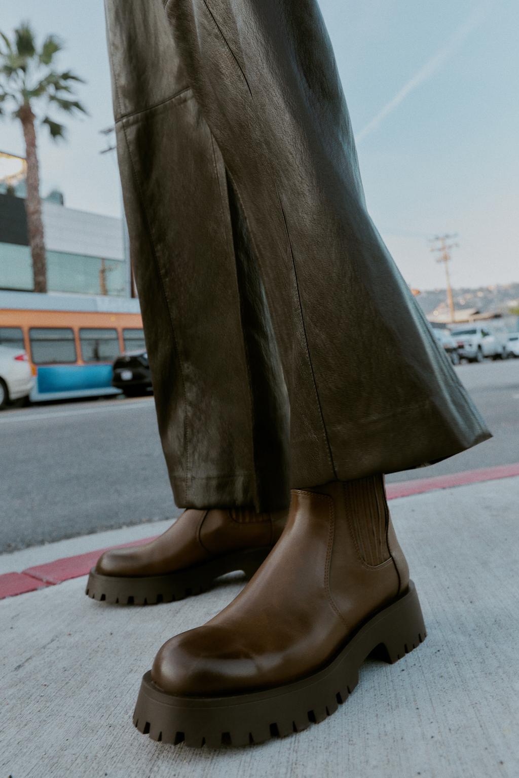 12155710032 p Chelsea čizme su modni klasik, a evo kako da ih nosite ove zime