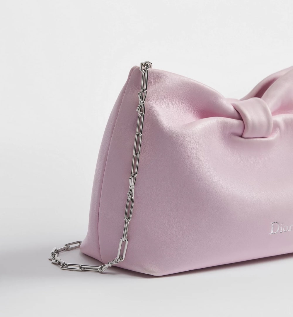dior bow bag 2026 min Jonathan Anderson piše novo Dior poglavlje: Sve što treba da znate o kolekciji, torbama i simbolici