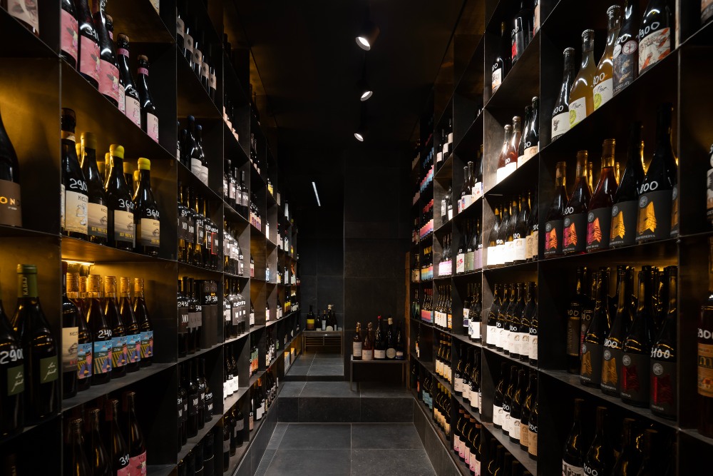 Oliver 4 Oliver je nova beogradska adresa za organska vina i kuriranu selekciju etiketa