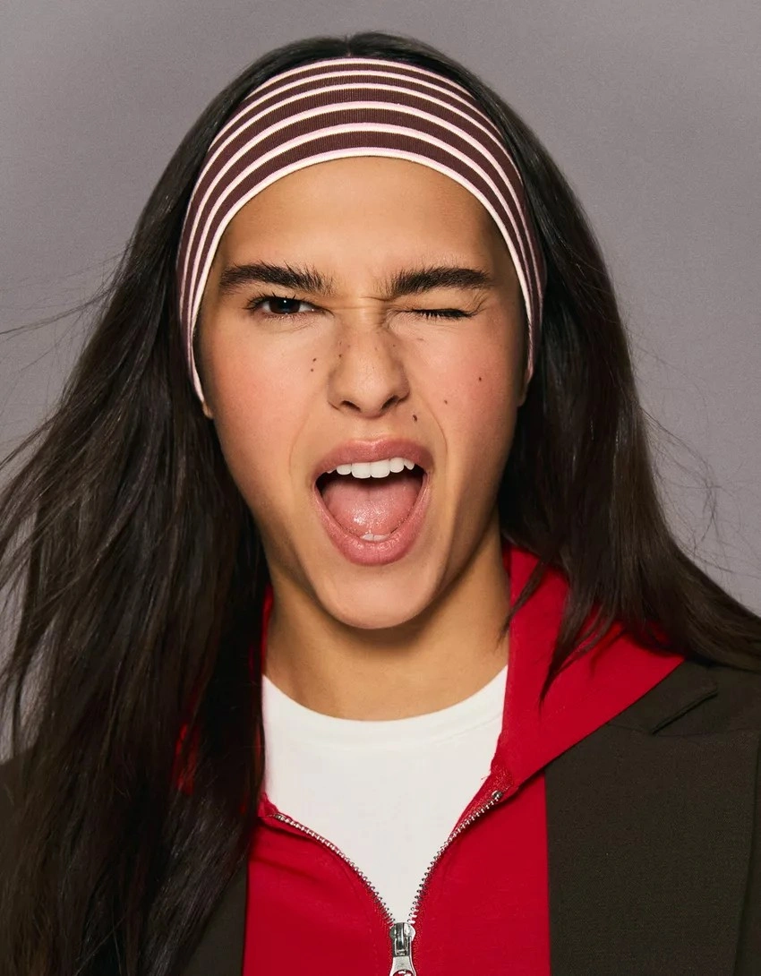  Od školskih klupa do street style a, traka za kosu je ponovo u igri