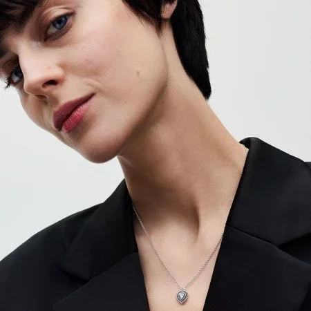 Tijara uz farmerke? Trend princeza nakita je odgovor na “dosadan” minimalizam Tijara uz farmerke? Trend princeza nakita je odgovor na “dosadan” minimalizam