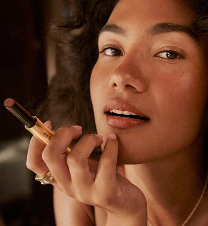  Olivia Dean postaje novo zaštitno lice brenda Hourglass