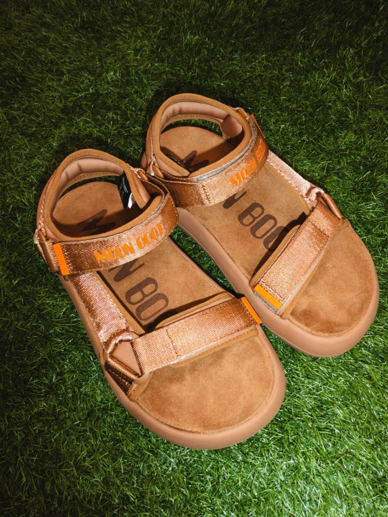 Super Sandal Cognac Moon Boot ima prvu letnju kolekciju obuće — u znaku gorpcore estetike